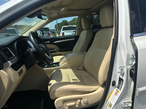 Used 2019 Toyota Highlander XLE image 20