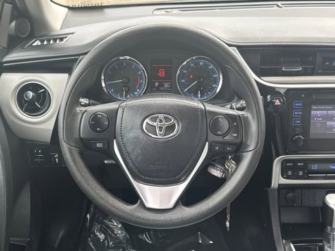 Used 2017 Toyota Corolla LE image 12