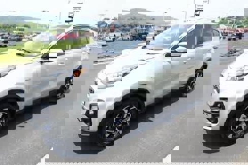 Used 2022 Kia Sportage LX image 6