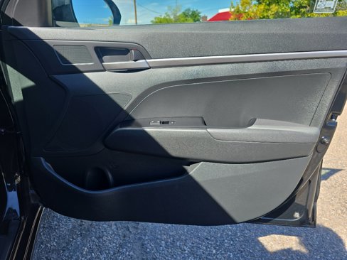 Used 2019 Hyundai Elantra SE w/ Cargo Package image 21