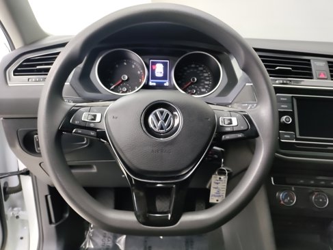 Used 2020 Volkswagen Tiguan S image 16