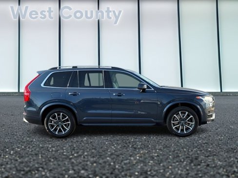 Used 2018 Volvo XC90 T5 Momentum image 2
