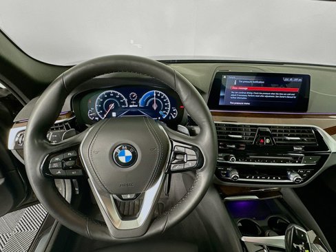 Used 2019 BMW 530e xDrive w/ Executive Package image 11