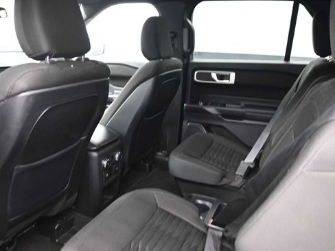 Used 2020 Ford Explorer XLT image 24