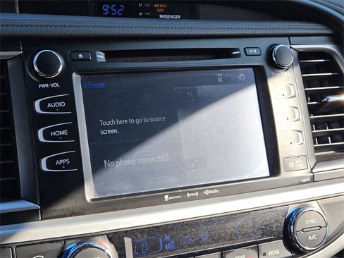 Used 2018 Toyota Highlander SE image 28
