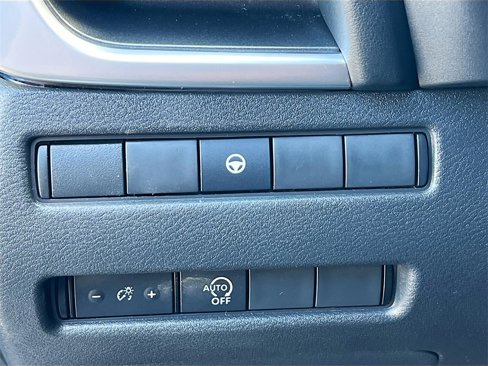 Used 2023 Nissan Rogue SV image 10