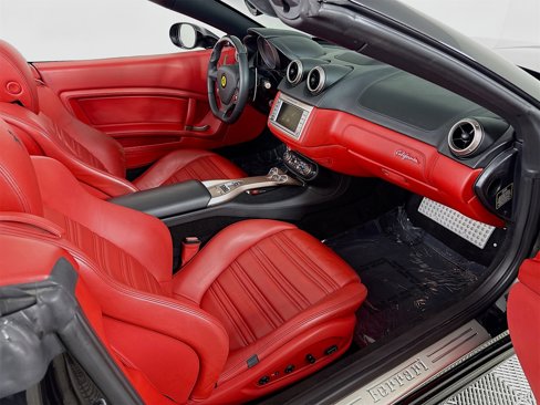 Certified 2014 Ferrari California image 21