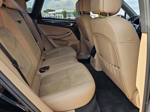 Certified 2021 Porsche Macan image 38