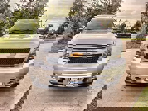 Used 2014 Chevrolet Suburban LT image 7