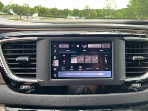 Used 2022 Chrysler Voyager LX image 27