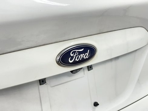 Used 2016 Ford Escape SE w/ SE Leather Comfort Package image 17