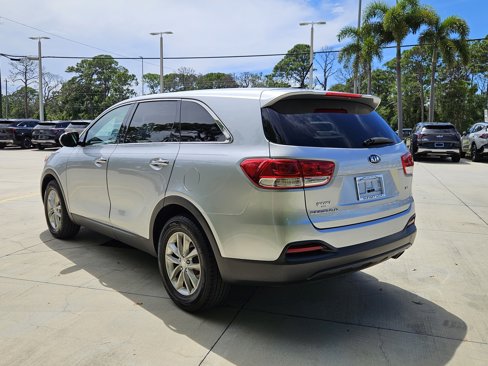 Used 2017 Kia Sorento L image 5