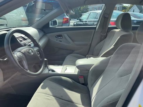 Used 2011 Toyota Camry LE image 5