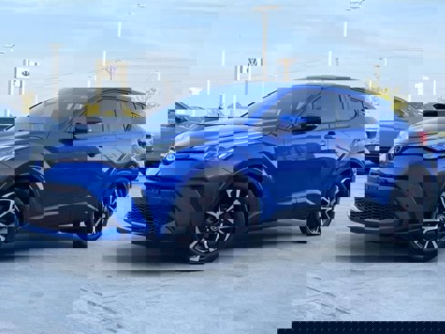 Used 2021 Toyota C-HR XLE image 1