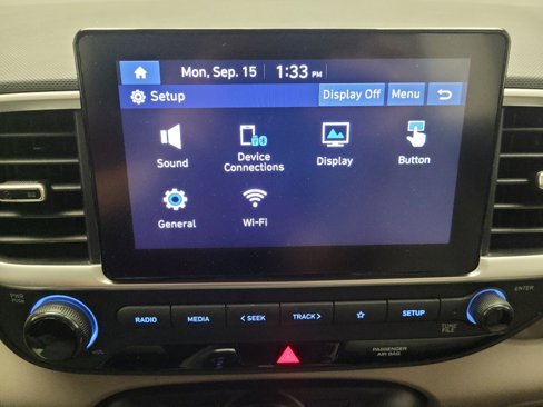 Used 2023 Hyundai Venue SEL image 25