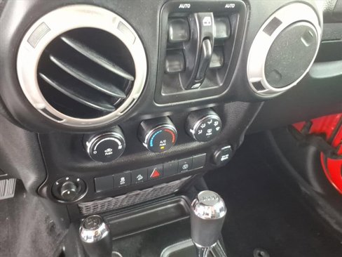 Used 2017 Jeep Wrangler Unlimited Sahara image 22