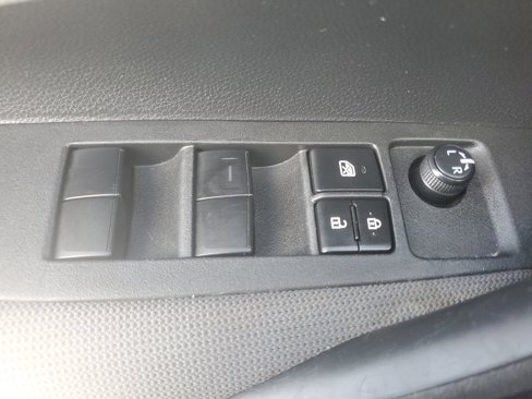 Used 2021 Toyota Corolla LE image 17