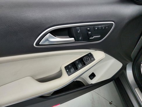 Used 2016 Mercedes-Benz GLA 250 image 21