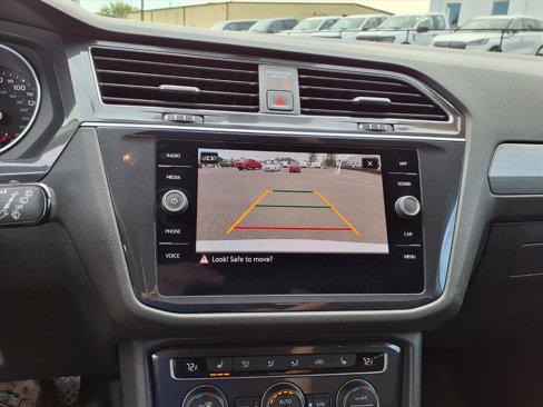 Used 2021 Volkswagen Tiguan SE image 15