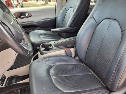 Used 2018 Chrysler Pacifica Touring-L Plus image 3