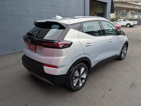 Used 2022 Chevrolet Bolt EUV LT w/ Convenience Package image 3
