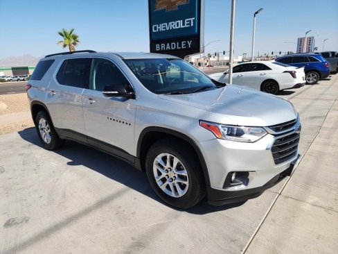 Used 2020 Chevrolet Traverse LT image 2