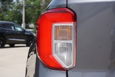 Used 2021 Ford Explorer XLT image 16