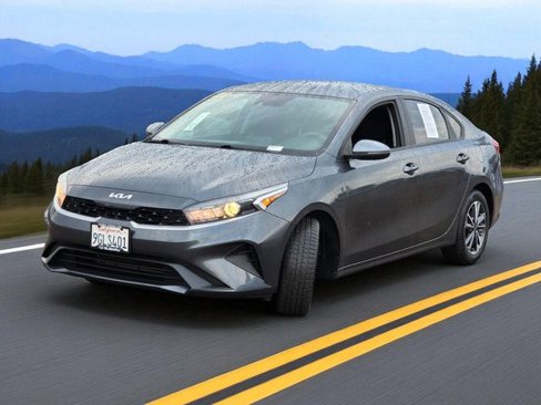 Used 2023 Kia Forte LXS w/ LXS Technology Package image 4