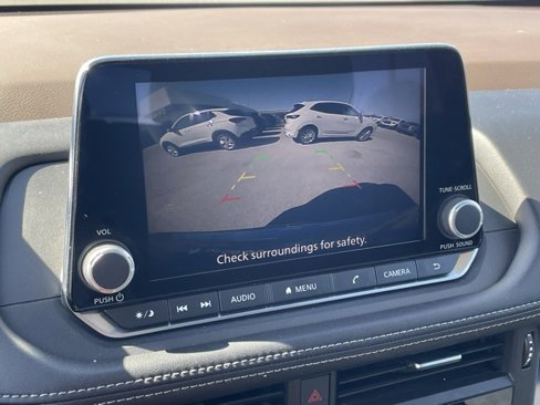 Used 2023 Nissan Rogue SV image 15