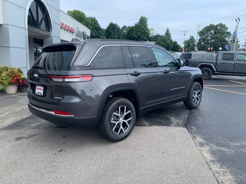 New 2025 Jeep Grand Cherokee Limited image 8