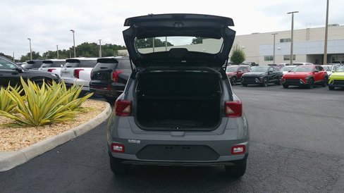 Certified 2022 Hyundai Venue Limited w/ Cargo Package image 22