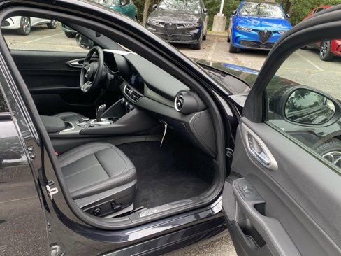 Used 2024 Alfa Romeo Giulia Ti image 39