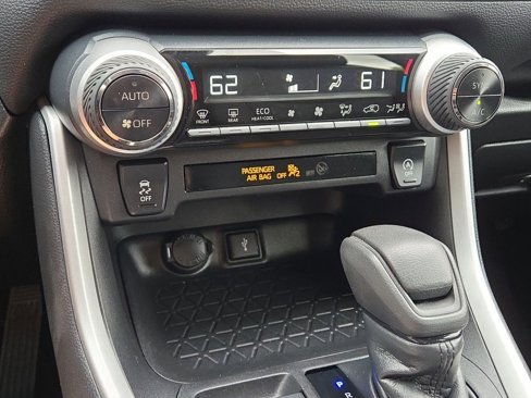 Used 2022 Toyota RAV4 XLE image 25