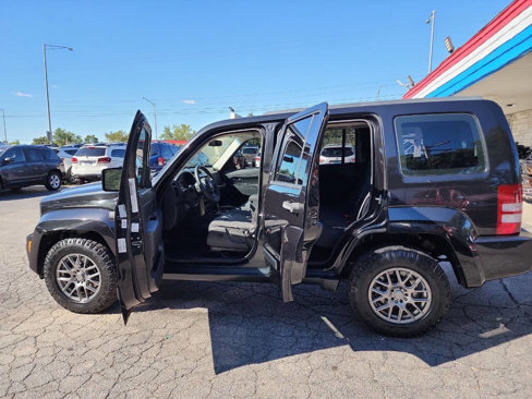 Used 2012 Jeep Liberty Sport image 12