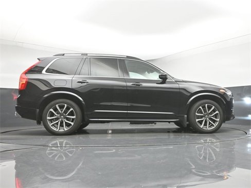 Used 2019 Volvo XC90 T5 Momentum w/ Protection Package Premier image 16