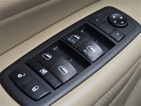 Used 2020 Jeep Grand Cherokee Limited image 28