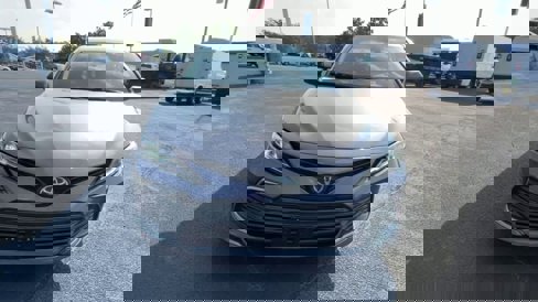 Used 2021 Toyota Camry LE image 3