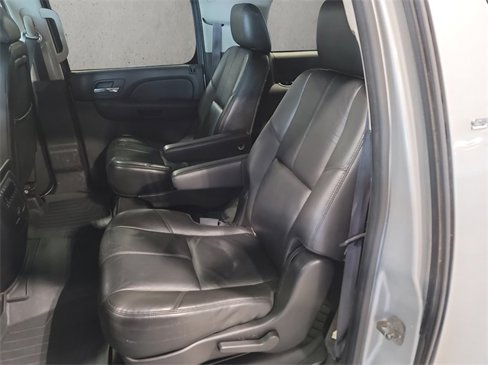 Used 2011 GMC Yukon XL SLT w/ SLT-2 Equipment Package image 17