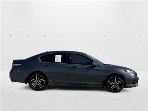Used 2016 Honda Accord Touring image 4