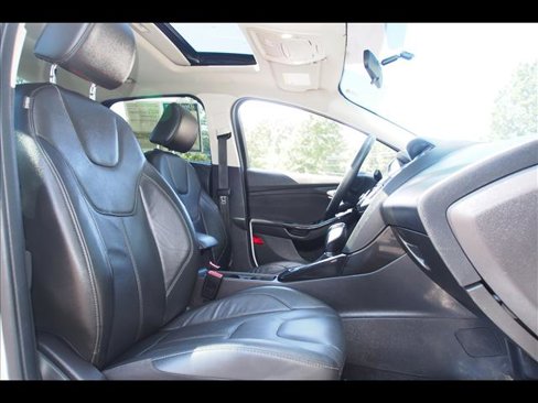 Used 2018 Ford Focus Titanium image 12