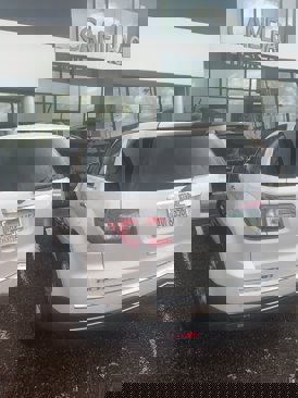Used 2016 GMC Acadia SLT image 3