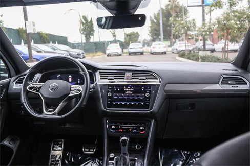 Used 2022 Volkswagen Tiguan SE R-Line image 17