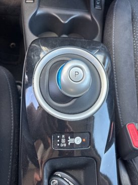 Used 2017 Nissan Leaf SV image 14