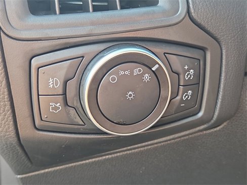 Used 2017 Ford Focus SEL image 16
