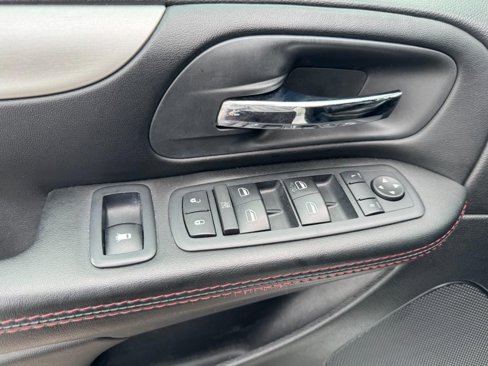 Used 2017 Dodge Grand Caravan GT image 16