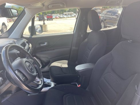 Used 2022 Jeep Renegade Latitude w/ Convenience Group image 18