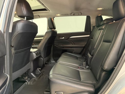 Used 2018 Toyota Highlander XLE image 14