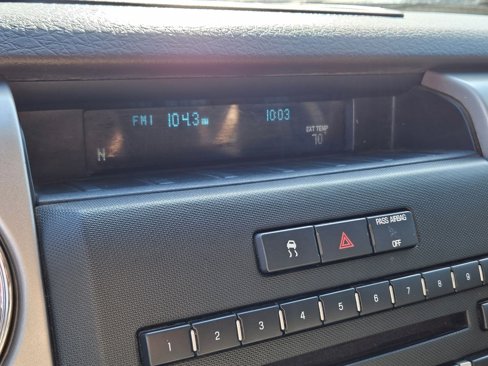 Used 2010 Ford F150 XLT image 22