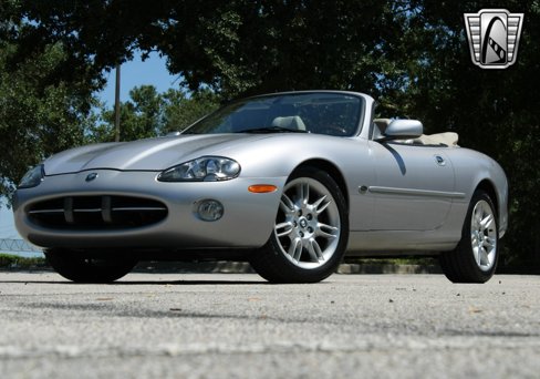 Used 2002 Jaguar XK8 Convertible image 4