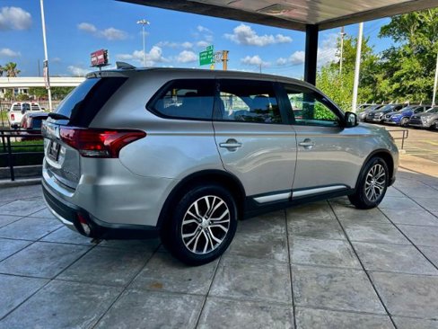 Used 2018 Mitsubishi Outlander SE image 4